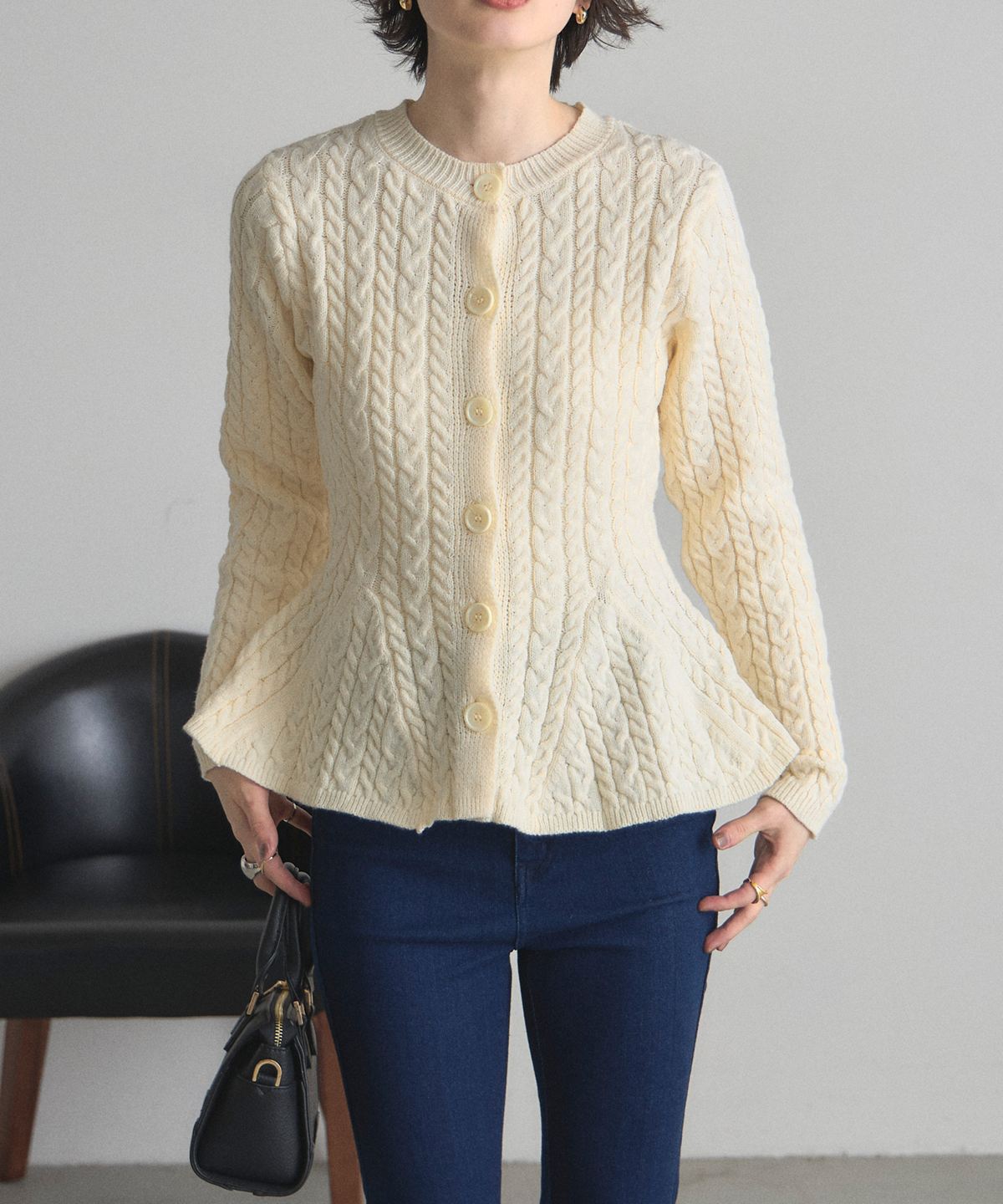 オフィシャルサイト限定】ケーブルペプラムニットカーディガン