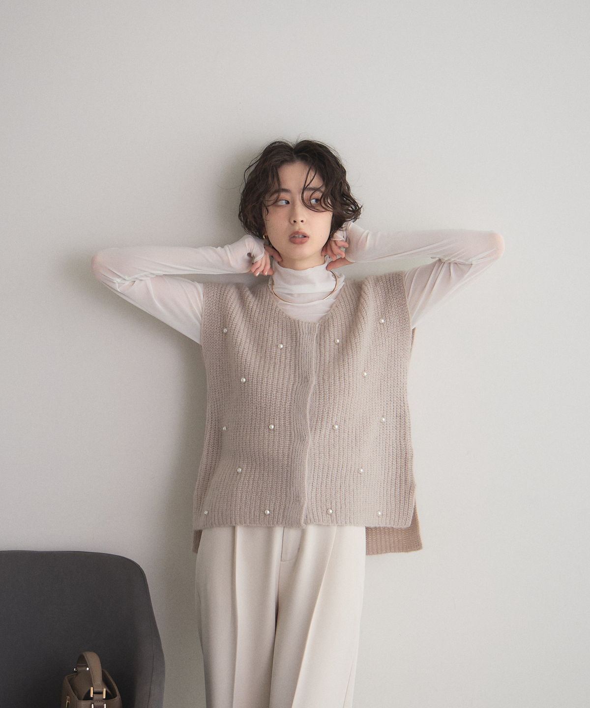 オフィシャルサイト限定】パール付きニットベスト