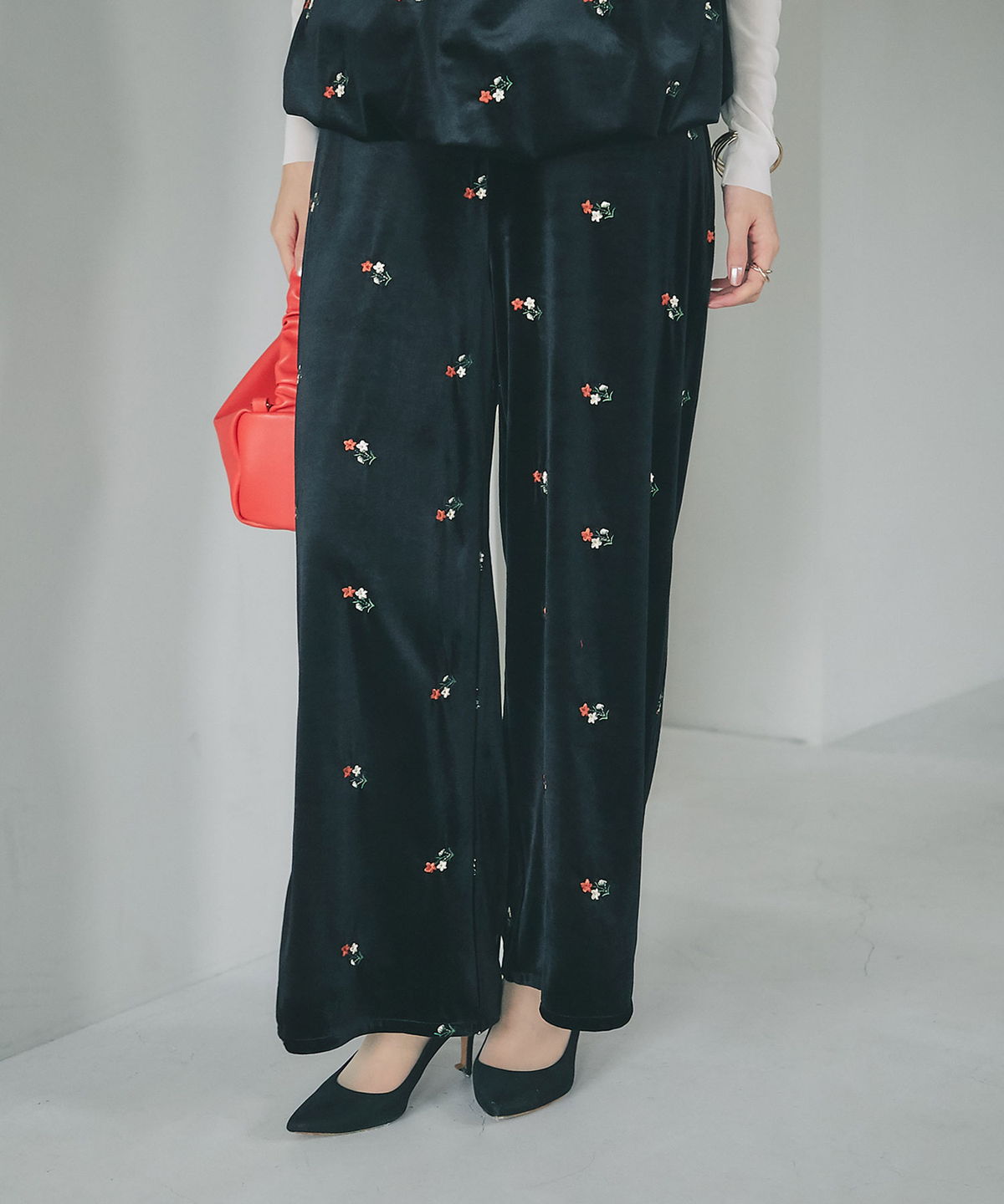 フラワーベロアパンツ