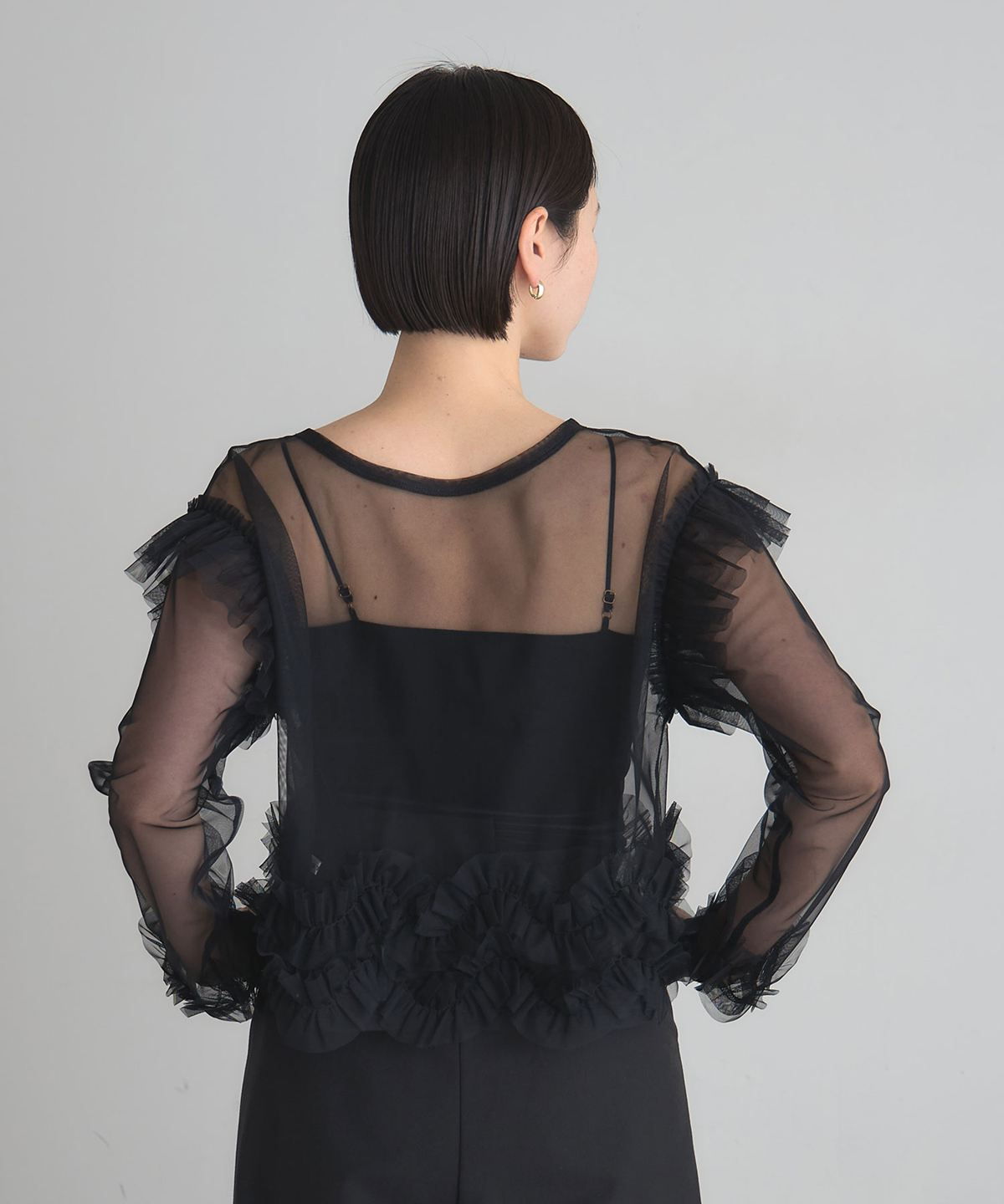 美香さん着用】前後2WAYフリルチュールシアートップス