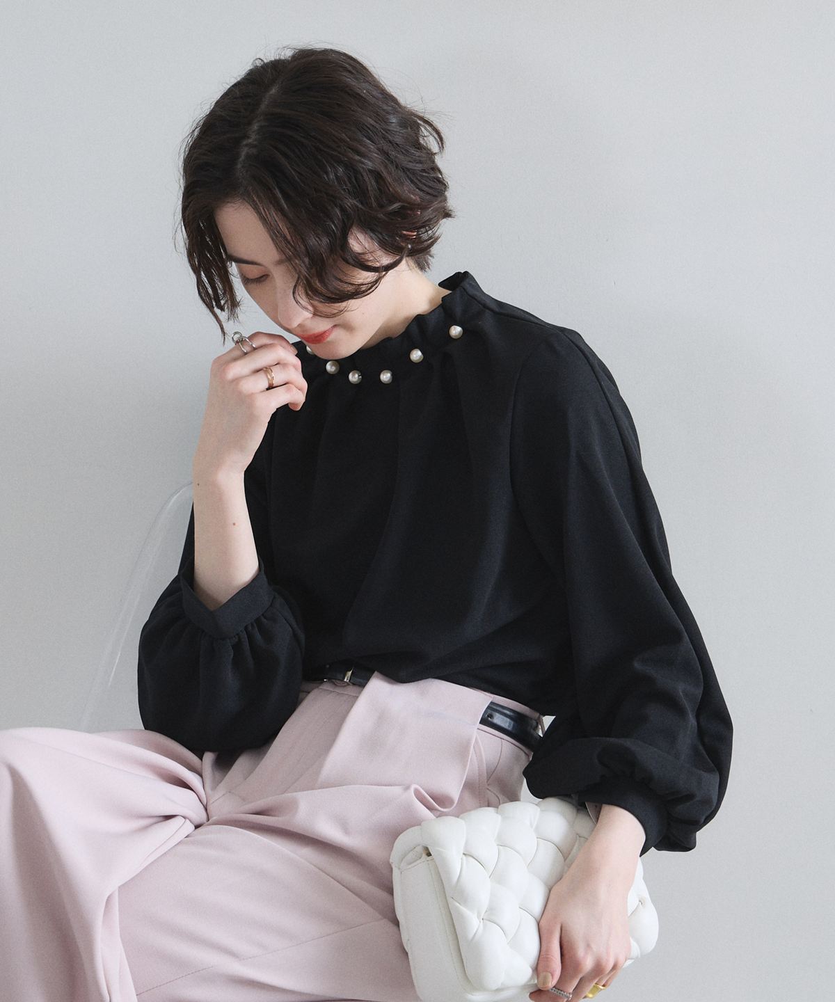 オフィシャルサイト限定】パール付きブラウス