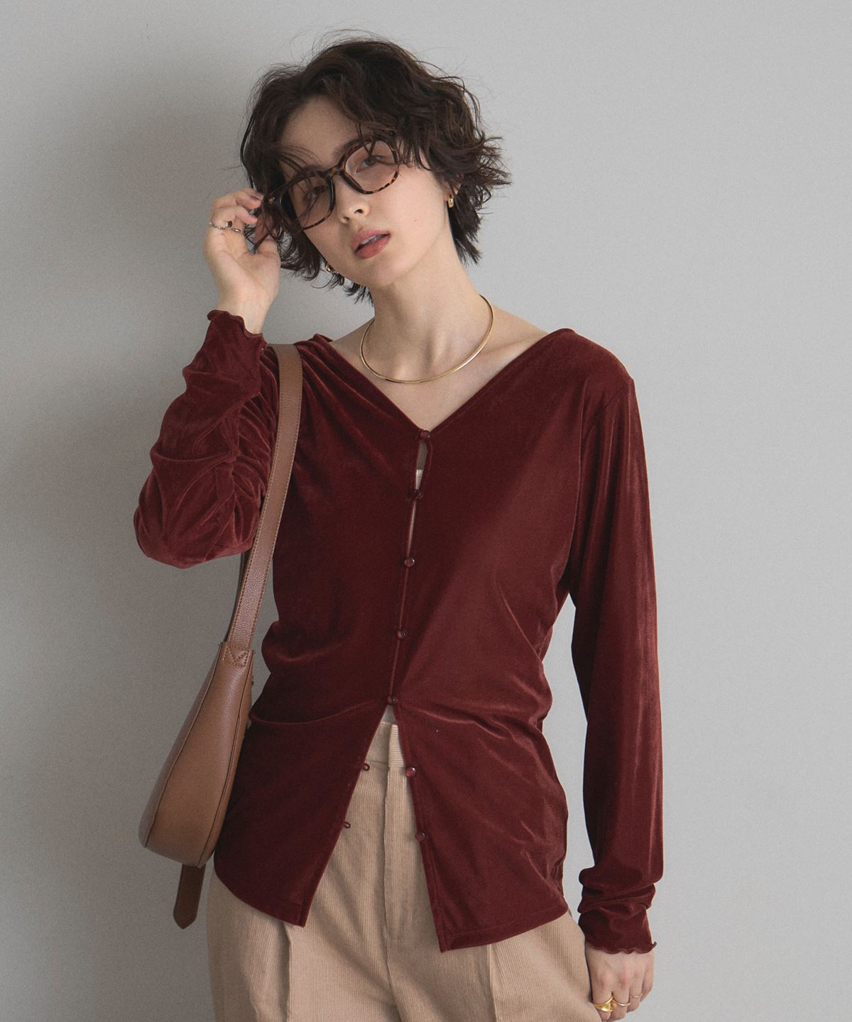 オフィシャルサイト限定】Vネックニュアンス釦シアーカーディガン