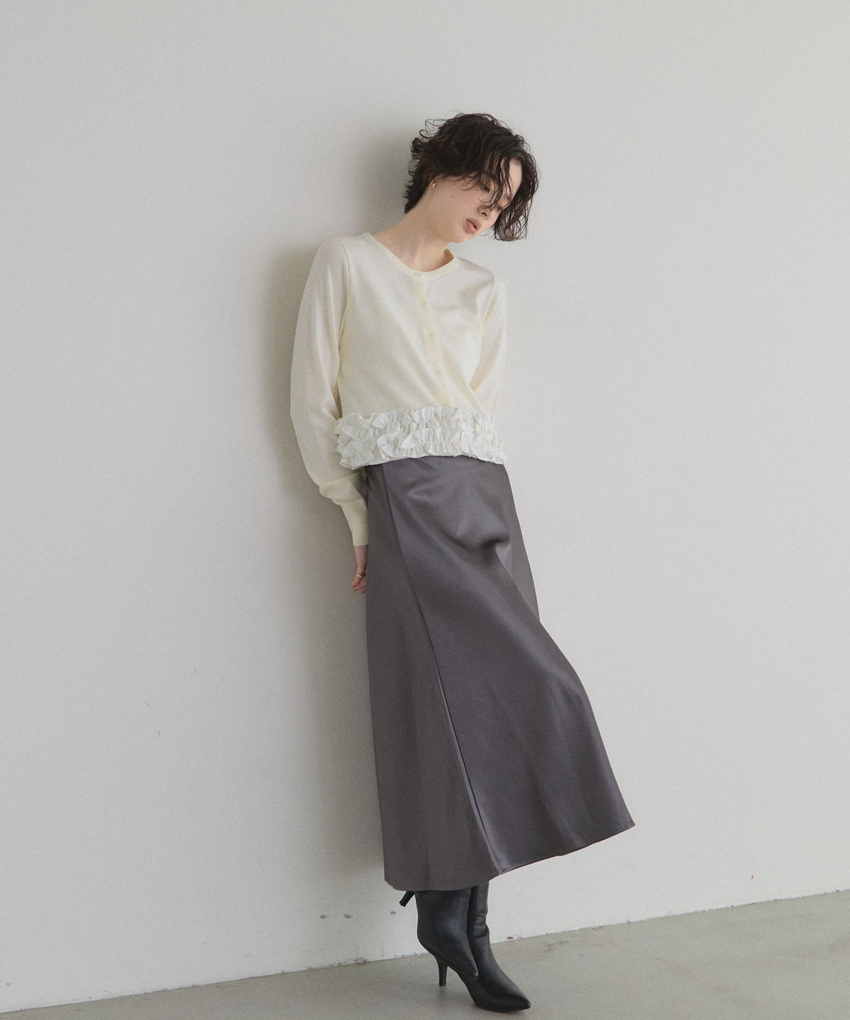 オフィシャルサイト限定】サテンセミフレアスカート