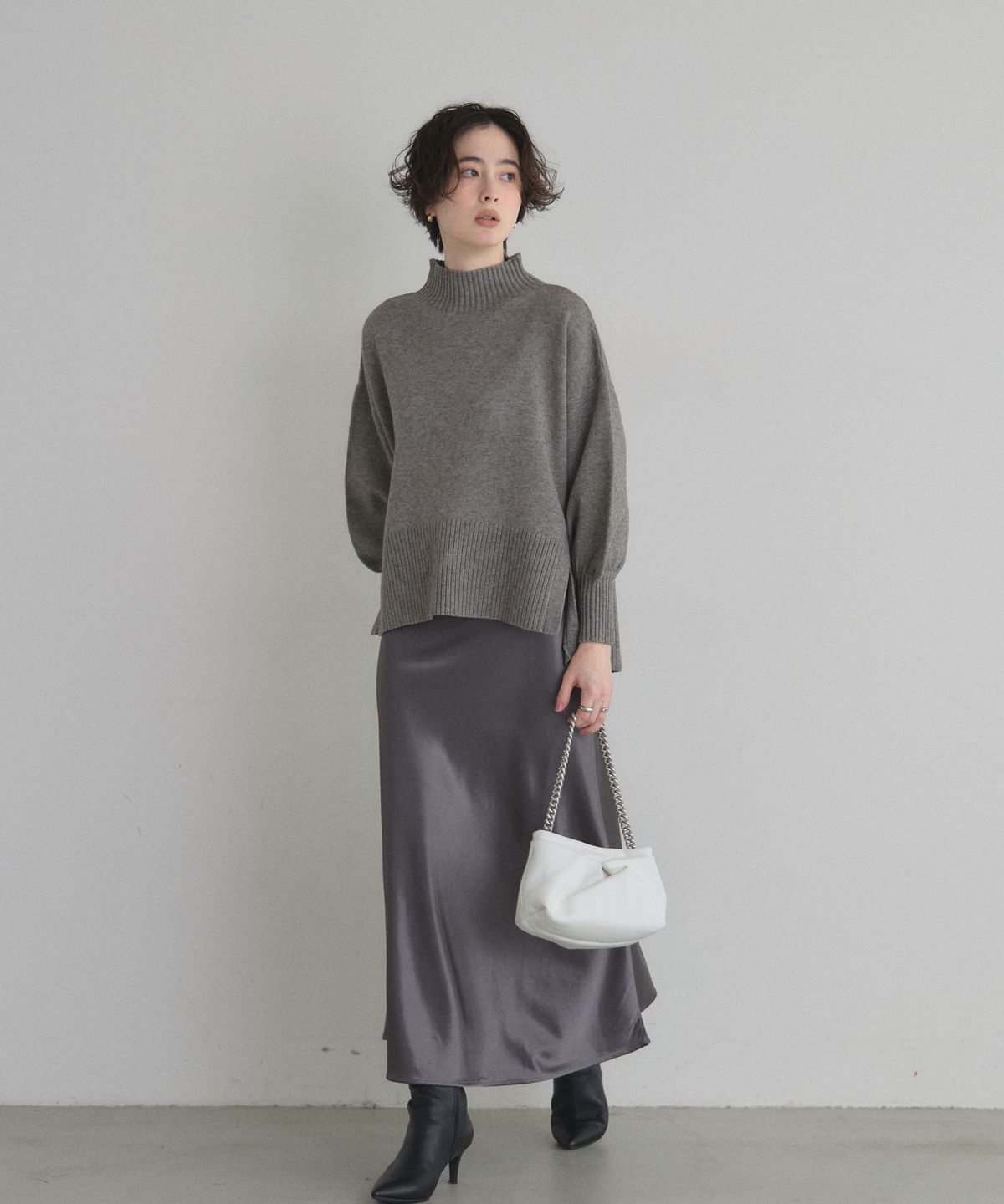 オフィシャルサイト限定】サテンセミフレアスカート