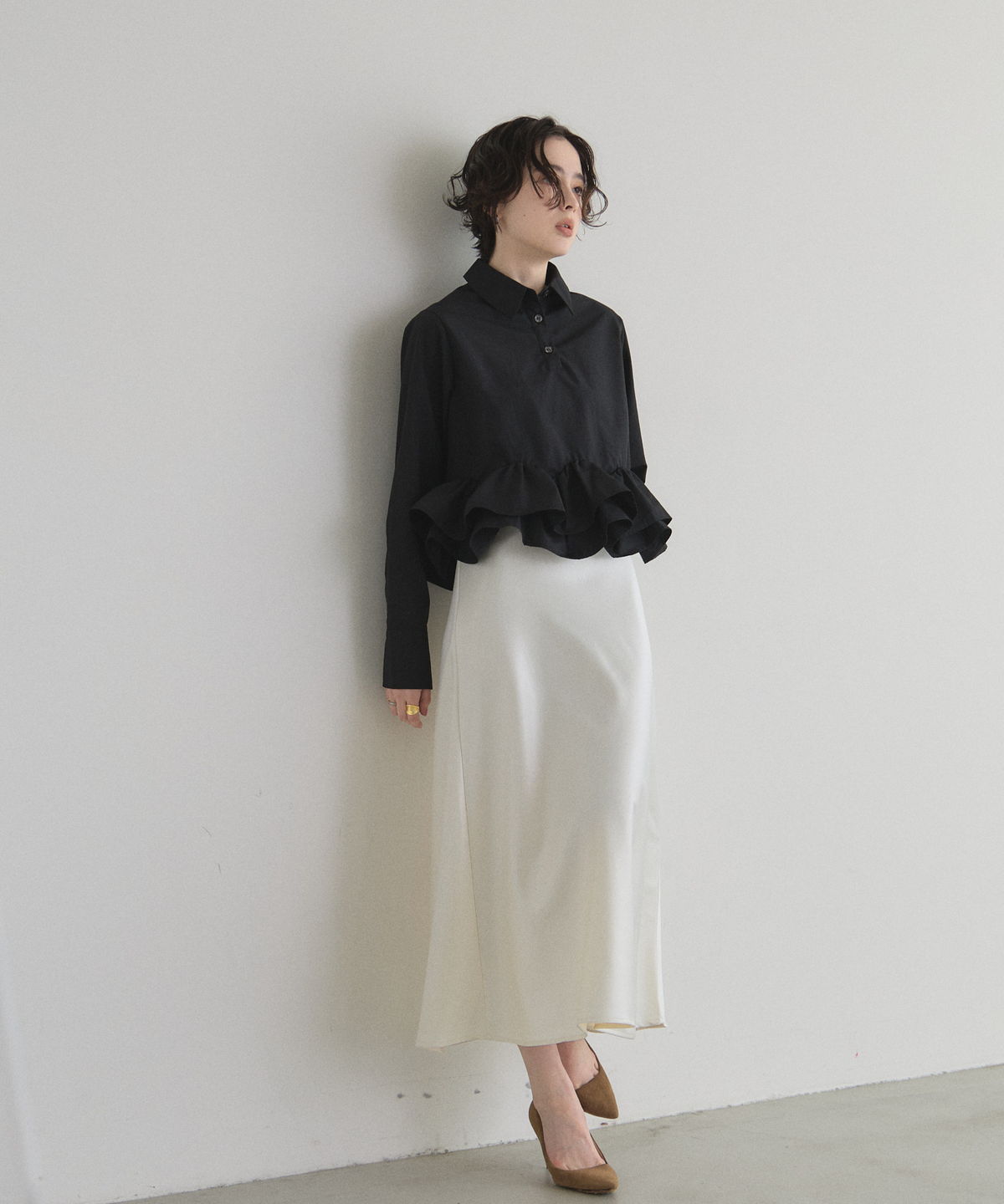 希少✿コムコム✿サテン❇4箇所❇フリル装飾❇フレア❇オールシーズン❇AD2020 オフィシャルサイト限定】サテンセミフレアスカート