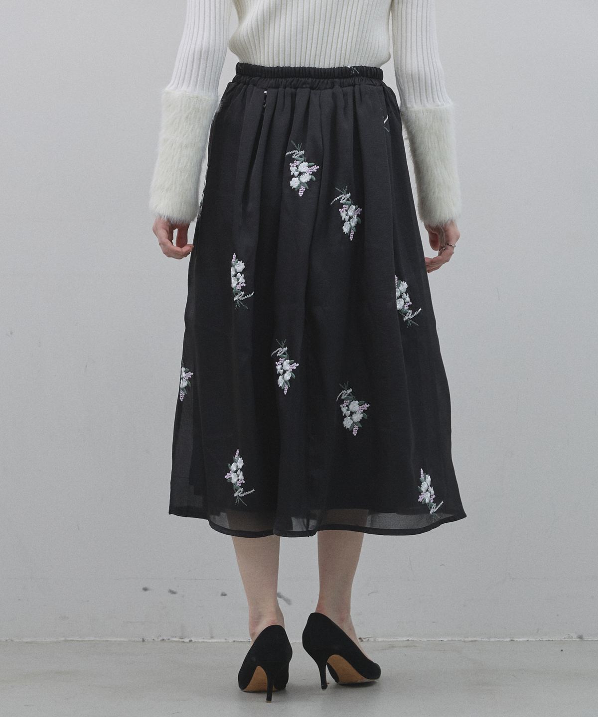 オフィシャルサイト限定】フラワーエンブロイダリーフレアスカート