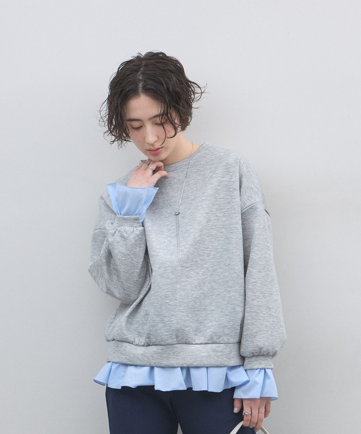 オフィシャルサイト限定】フリルヘムレイヤード風スウェット