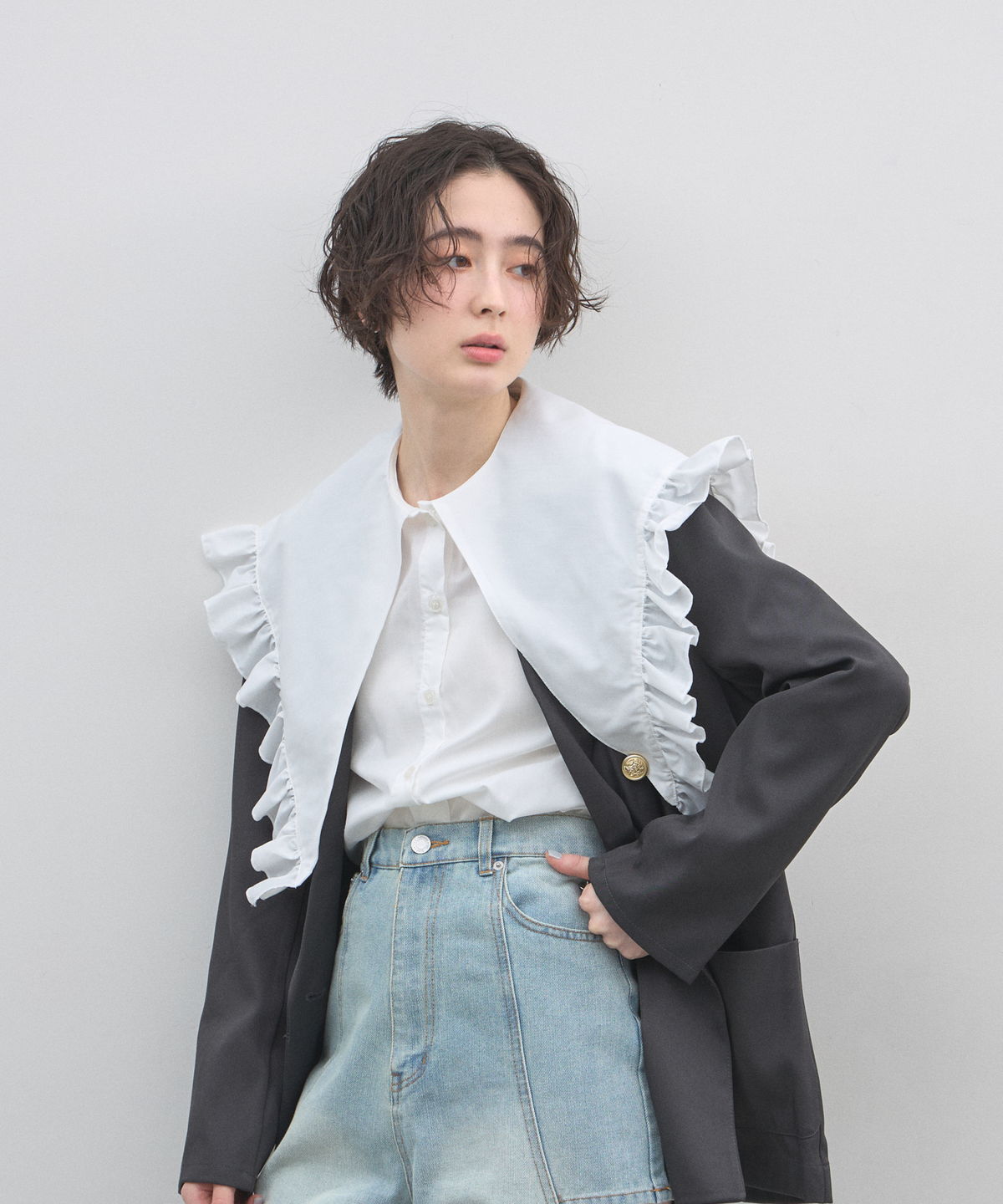 オフィシャルサイト限定】前後2WAYビッグフリルカラーシャツ