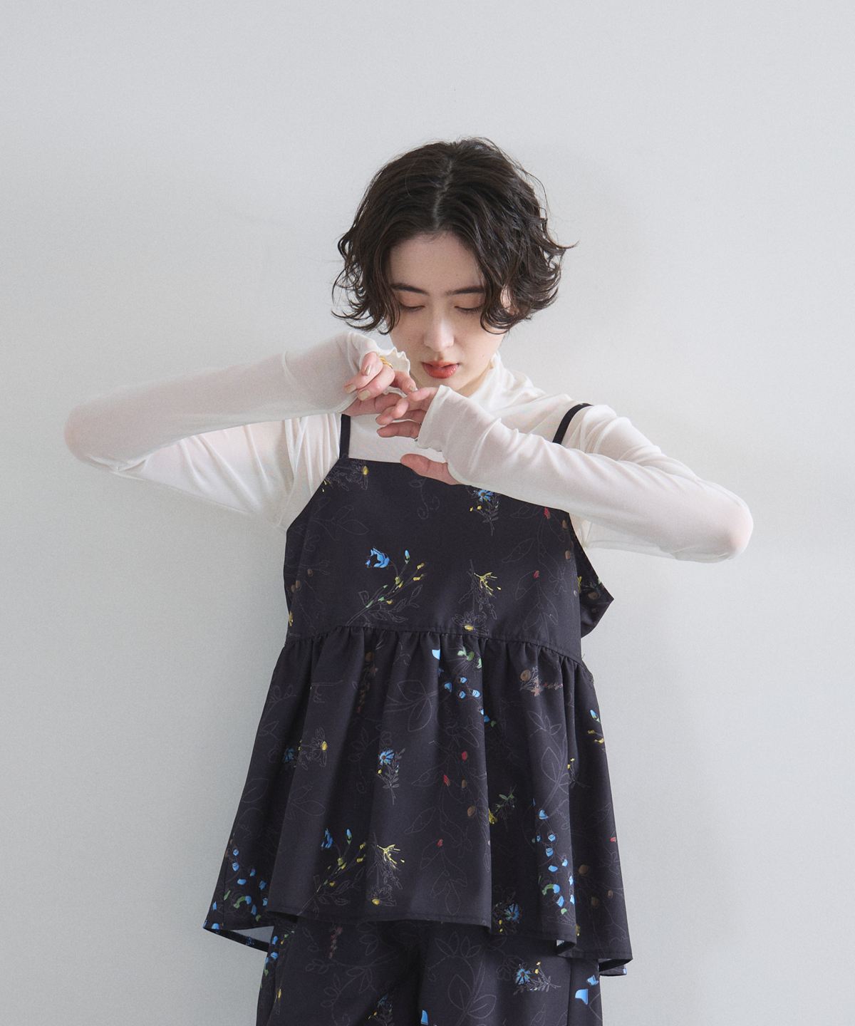 オフィシャルサイト限定】フラワープリントペプラムキャミビスチェ