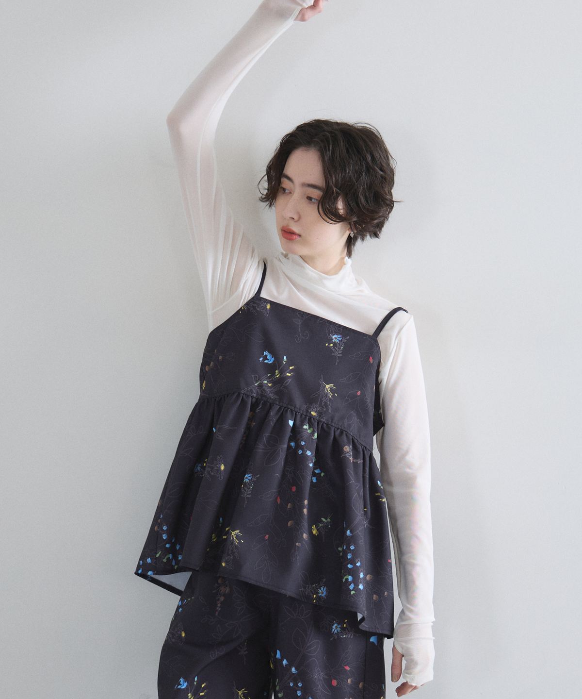 オフィシャルサイト限定】フラワープリントペプラムキャミビスチェ