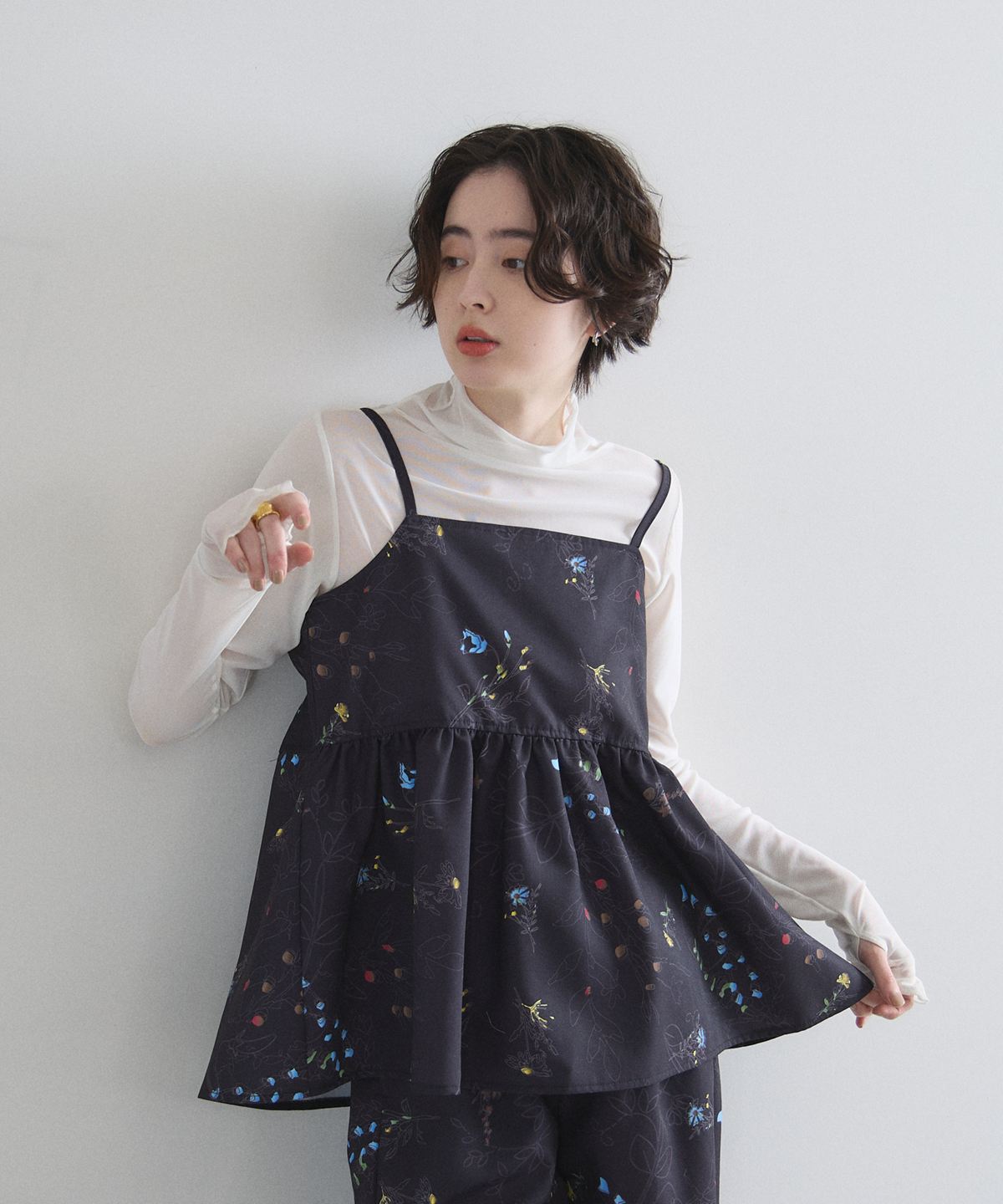 オフィシャルサイト限定】フラワープリントペプラムキャミビスチェ