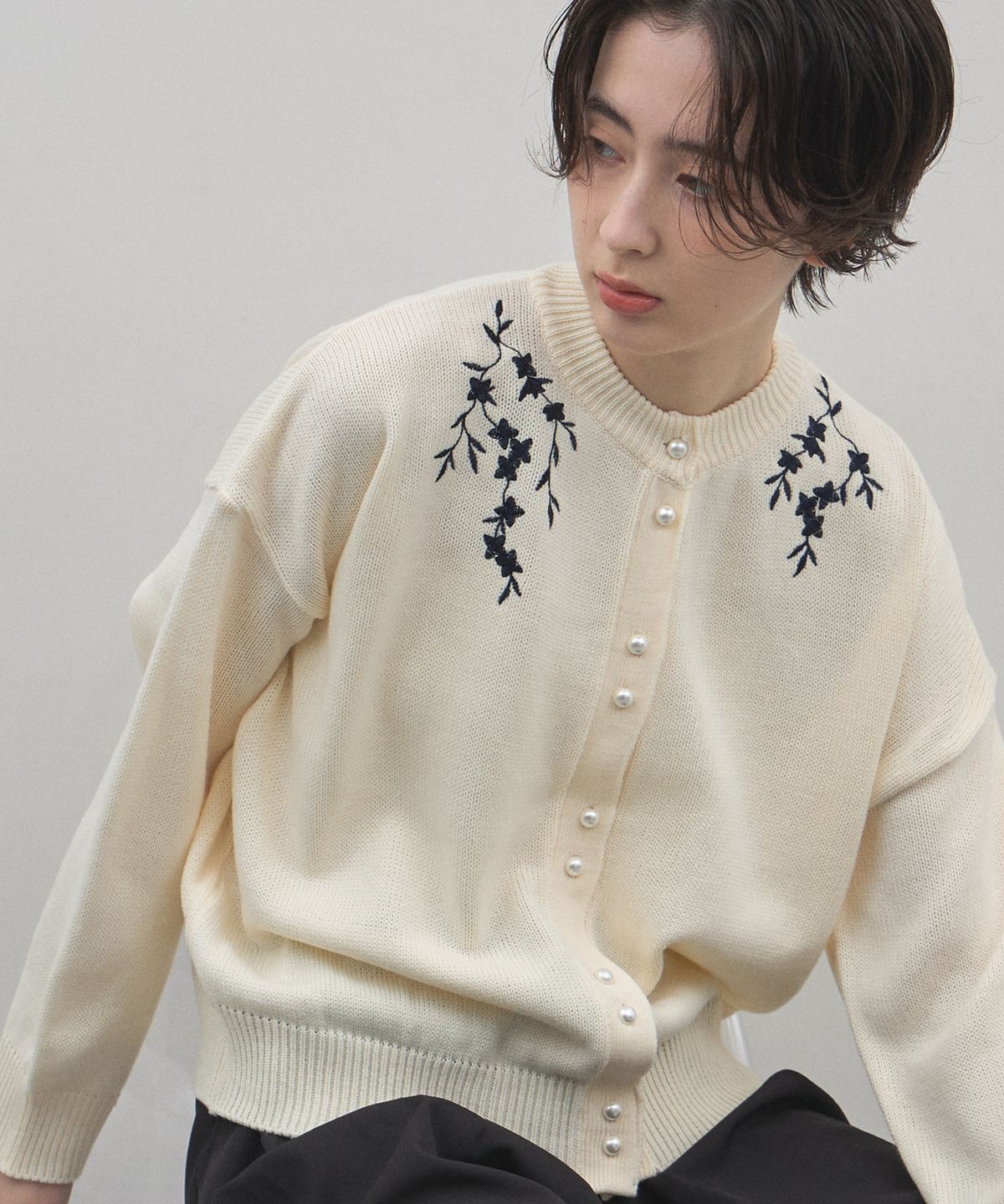 オフィシャルサイト限定】フラワー刺繍カーディガン