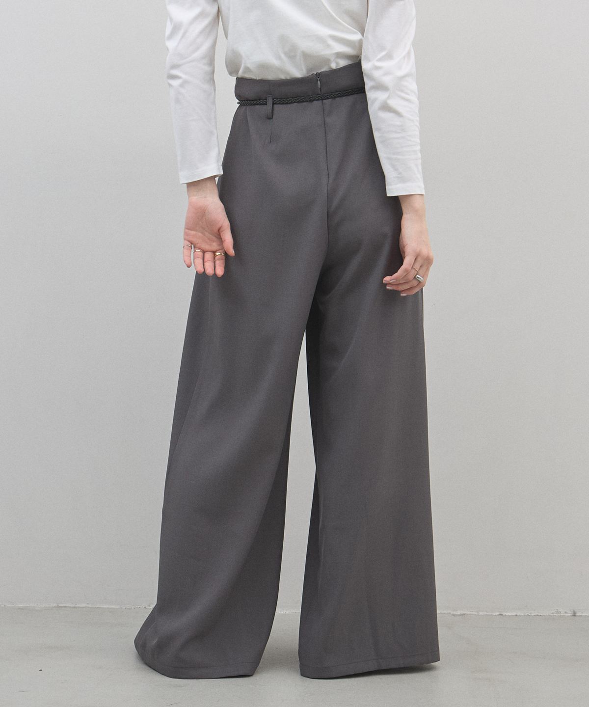 オフィシャルサイト限定】ベルト付きタッグ入りワイドパンツ