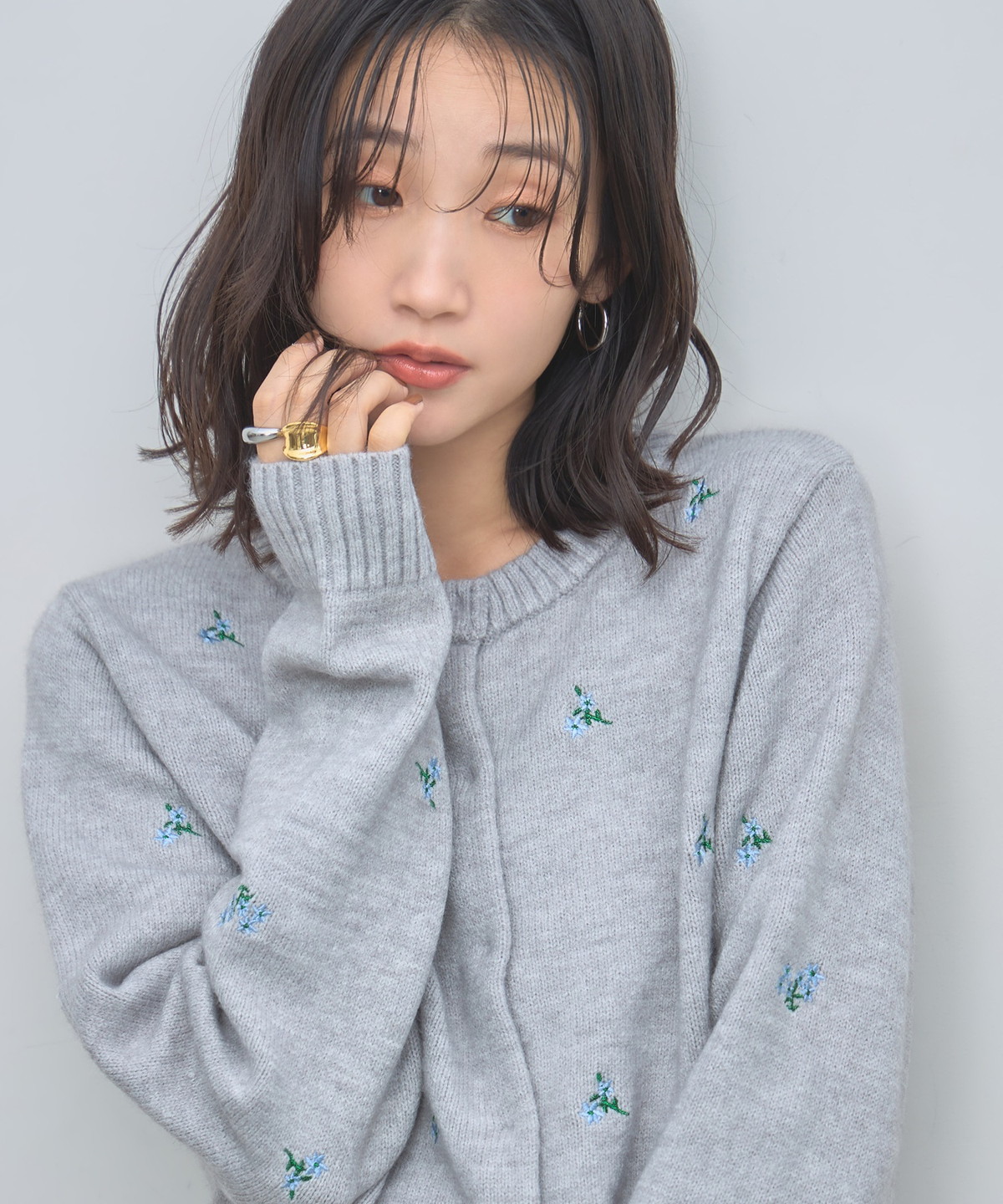 オフィシャルサイト限定】花刺繍カーディガン