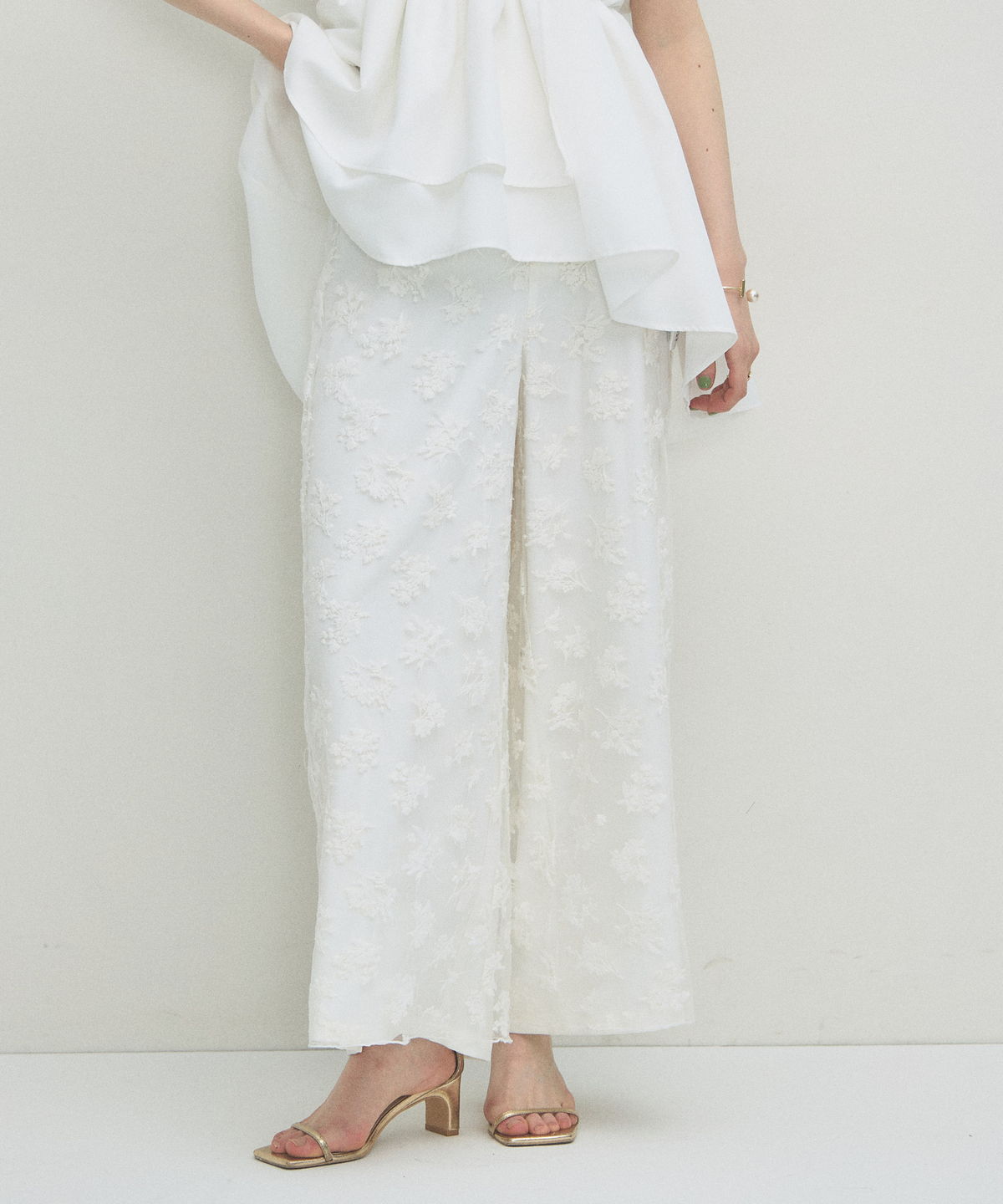 ARVELLIA】FLORAL EMBROIDERY PANTS