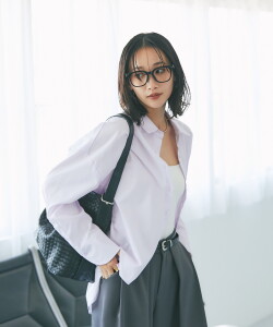 サイドボタン付きシアーシャツ